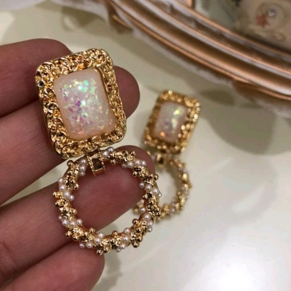 💖 2/$30 Gold plated textured square hoop elegant statement earrings - Picture 6 of 10